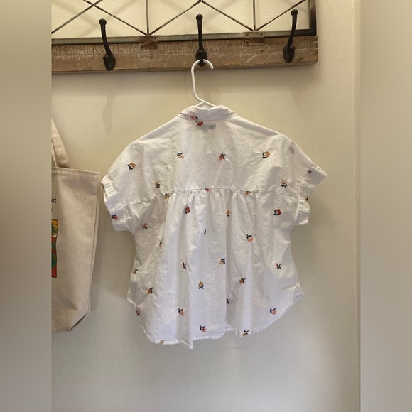 V-Neck Shirt in Cross-Stitch Floral M - Picture 10 of 11